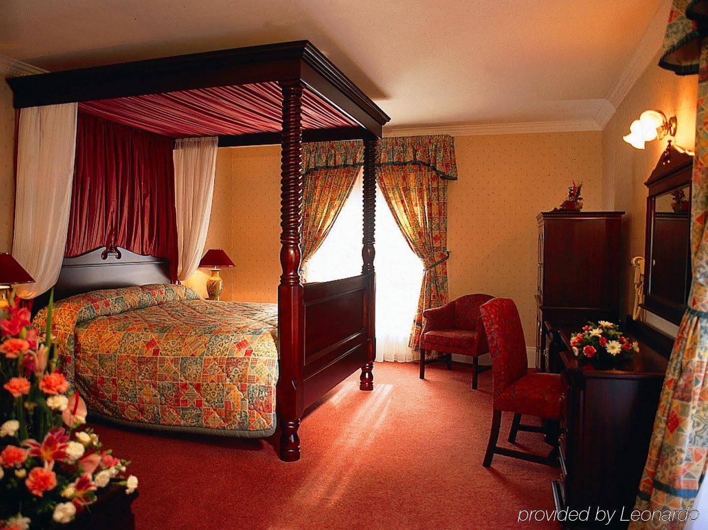 Citywest Hotel 4*
